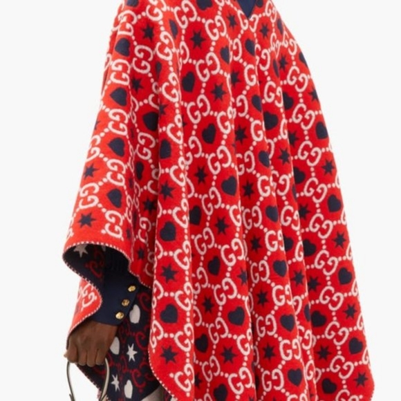 Gucci Reversible GG Hearts Wool Poncho in Red - Picture 2 of 4